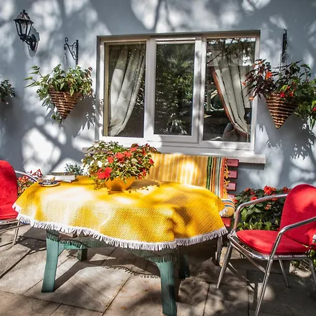 Herlihy's, Half-way-house Апартаменты