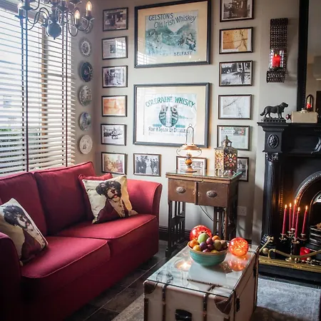 Апартаменты Herlihy's, Half-way-house