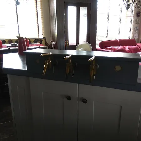 شقة Herlihy's, Half-way-house فارانفور