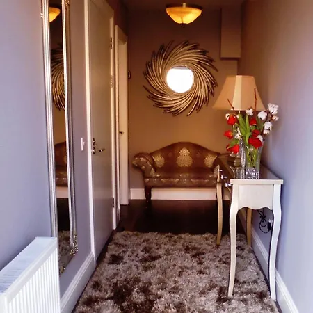 Herlihy's, Half-way-house *