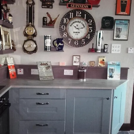 Herlihy's, Half-way-house Апартаменты *