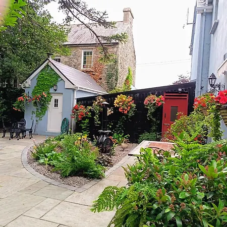 Herlihy's, Half-way-house *