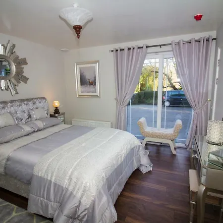 Herlihy's, Half-way-house Апартаменты Фарранфор