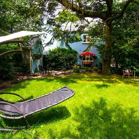 Herlihy's, Half-way-house Апартаменты Фарранфор