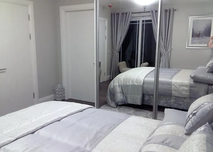 Herlihy's, Half-way-house Lejlighed *