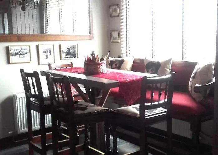 Herlihy's, Half-way-house Lejlighed