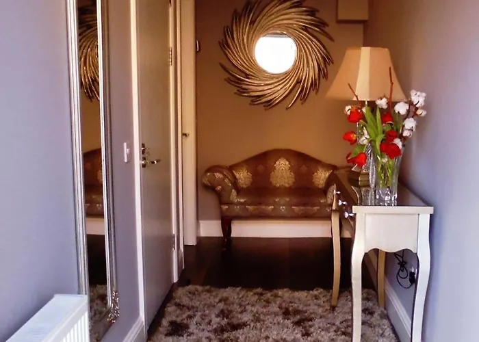 Herlihy's, Half-way-house *