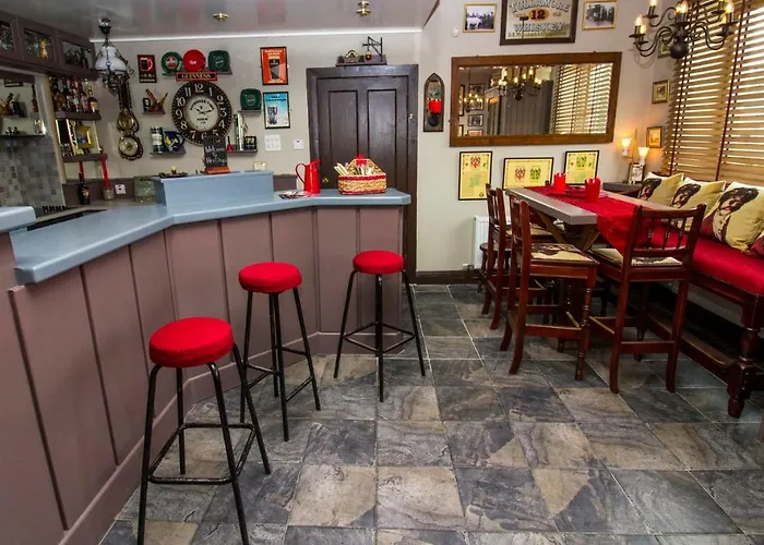 Lejlighed Herlihy's, Half-way-house *